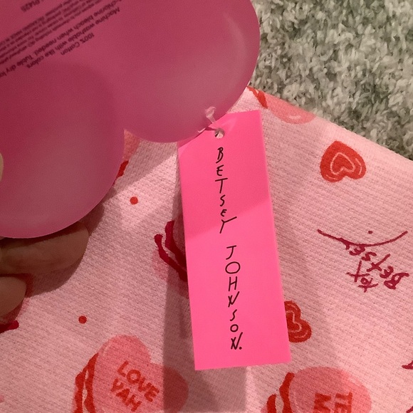 Betsey Johnson Pink and Red Valentines Candy Hearts Kitchen Towels NWT Set of 2 - Picture 3 of 14